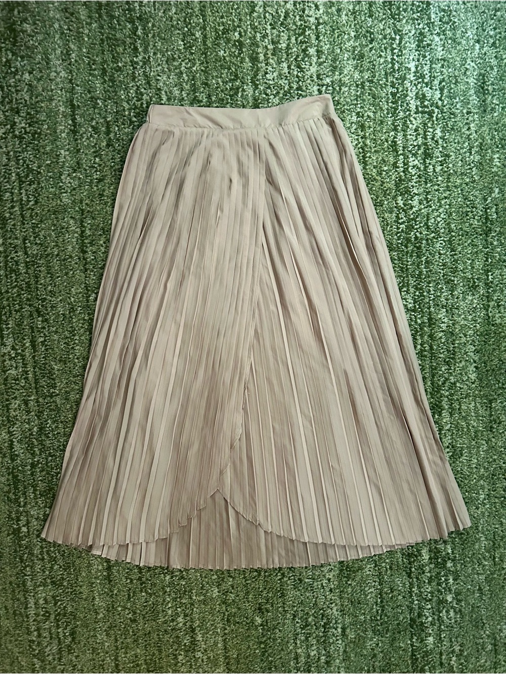 NWOT Lea & Viola Beige Pleated Midi Skirt M